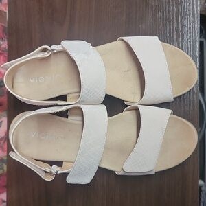 Vionic sandals 8.5